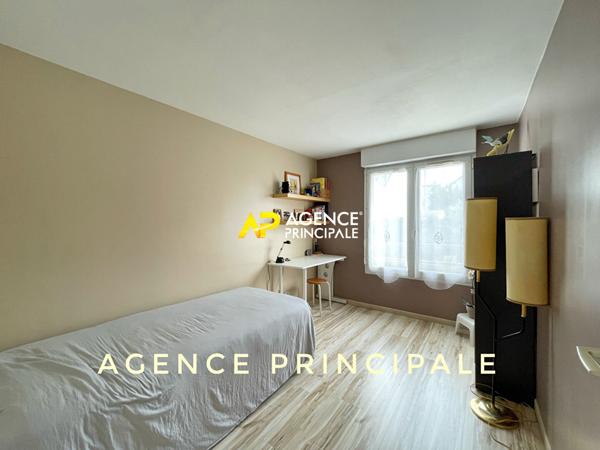 ARGENTEUIL, 5 minutes à pied de la gare du centre ville, Appartement de 4 pièces 3 chambres avec balcon et 2 places de parkings . €275 000 ** - Référence 4492