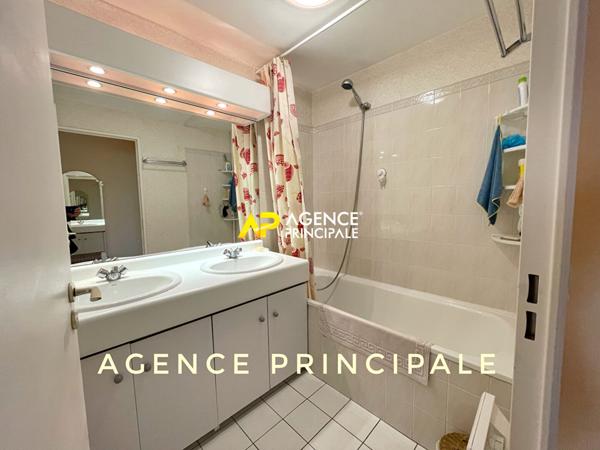 ARGENTEUIL, 5 minutes à pied de la gare du centre ville, Appartement de 4 pièces 3 chambres avec balcon et 2 places de parkings . €275 000 ** - Référence 4492