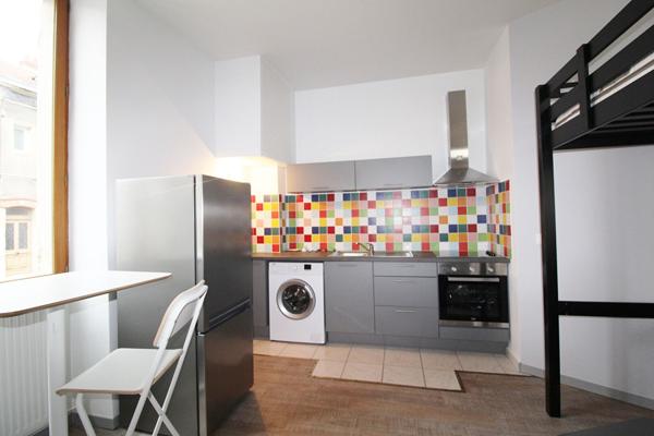A VENDRE - DIJON CENTRE/PLACE BARBE - studio meublé et rénové de 25 m2