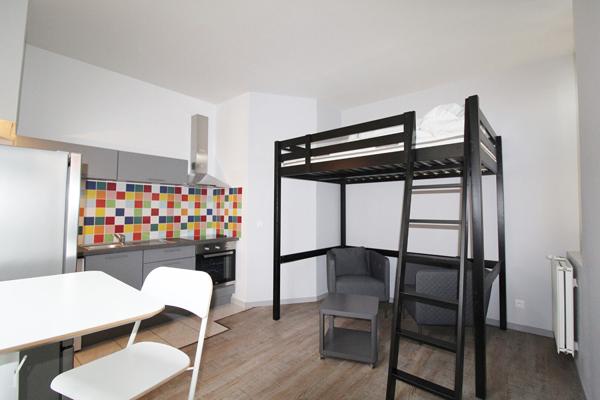 A VENDRE - DIJON CENTRE/PLACE BARBE - studio meublé et rénové de 25 m2
