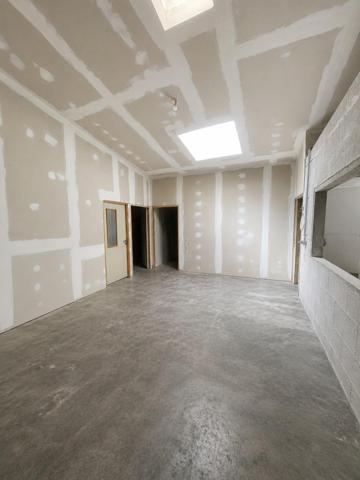 Commerce de proximité, avec parking, possible de faire un appartement attenant en cours de travaux a terminé