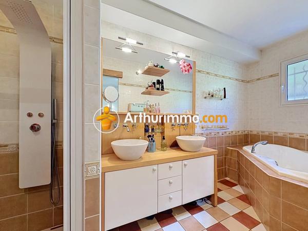 Vente                                                      Maison
                        
                     5 pièces                      145 m2                     à Ruy-Montceau