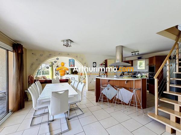 Vente                                                      Maison
                        
                     5 pièces                      145 m2                     à Ruy-Montceau