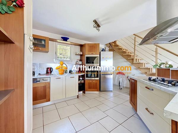 Vente                                                      Maison
                        
                     5 pièces                      145 m2                     à Ruy-Montceau