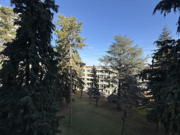 Appartement 3 chambres traversant proche Marcombes