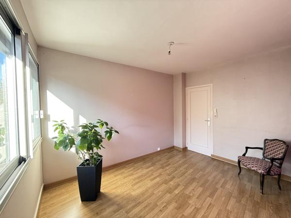 Appartement 3 chambres traversant proche Marcombes