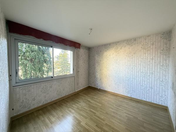 Appartement 3 chambres traversant proche Marcombes