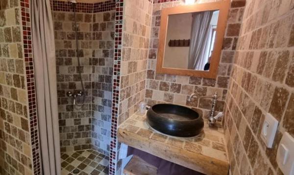 LA PALUD SUR VERDON Gite avec cuisine professionnelle, piscine.