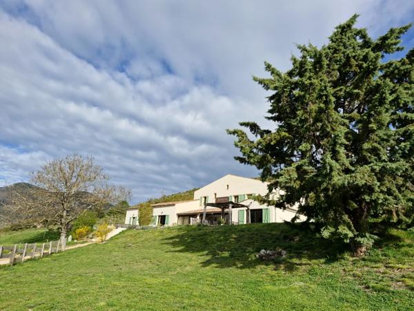 LA PALUD SUR VERDON Gite avec cuisine professionnelle, piscine.