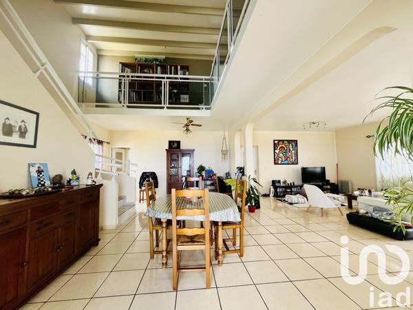 Maison 6 pièces de 220 m² à Le Tampon (97430)