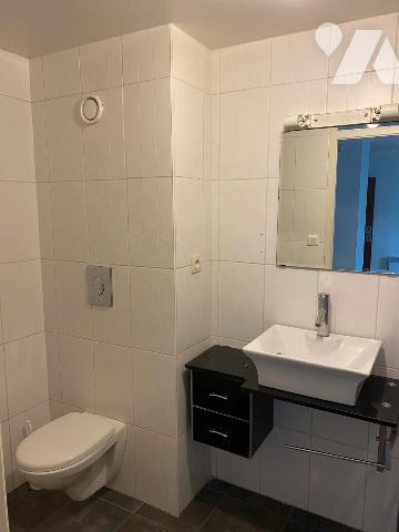 Calme  - Exclusivité de l'office notarial CHEUVREUX RENNES. 

Situé au sein d'une résidence h...