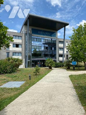 Calme  - Exclusivité de l'office notarial CHEUVREUX RENNES. 

Situé au sein d'une résidence h...