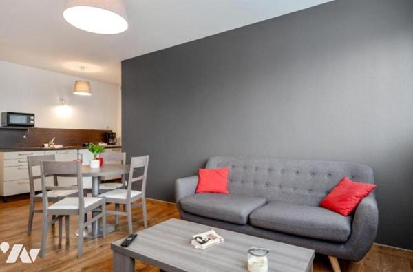 Calme  - Exclusivité de l'office notarial CHEUVREUX RENNES. 

Situé au sein d'une résidence h...