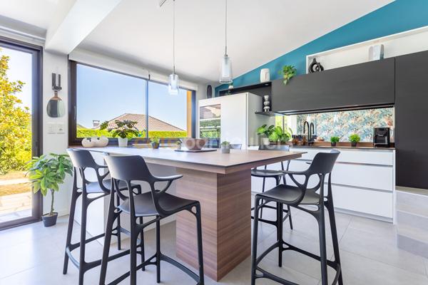 Vente
                Maison218 m² - 7 Pièces -
                    BLANZAT (63112)