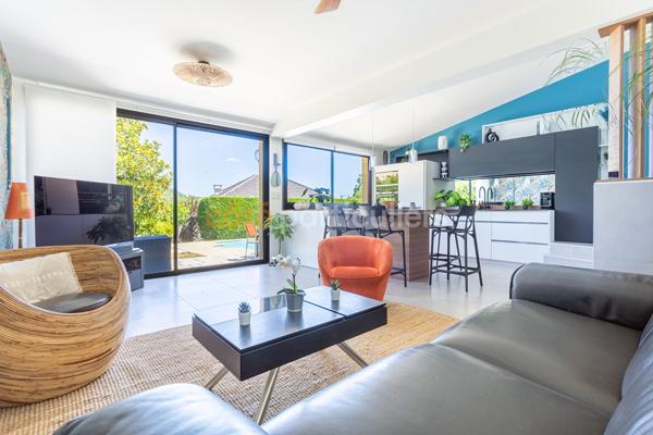 Vente
                Maison218 m² - 7 Pièces -
                    BLANZAT (63112)