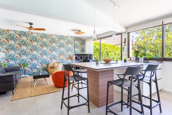 Vente
                Maison218 m² - 7 Pièces -
                    BLANZAT (63112)
