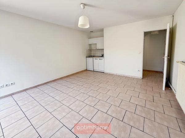Studio avec extérieur à deux pas de la gare – Disponible immédiatement !