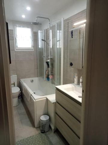 Maison T5 de 105m², 4 chambres, avec garage et jardin arboré