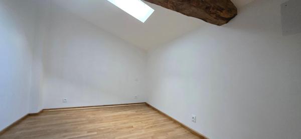 Longère rénovée, 126m², 4 chambres, atelier, 1670m² de terrain.