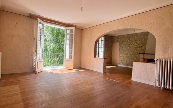 Maison à vendre    8 pièces •  Montmorillon