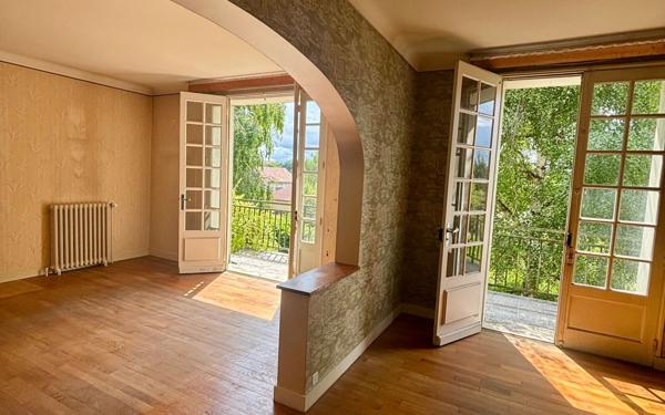 Maison à vendre    8 pièces •  Montmorillon