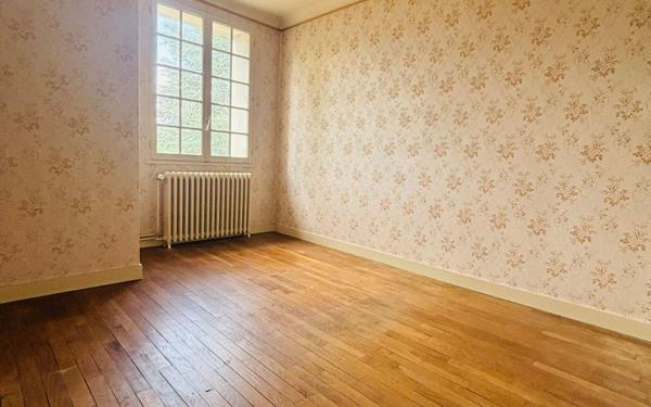 Maison à vendre    8 pièces •  Montmorillon