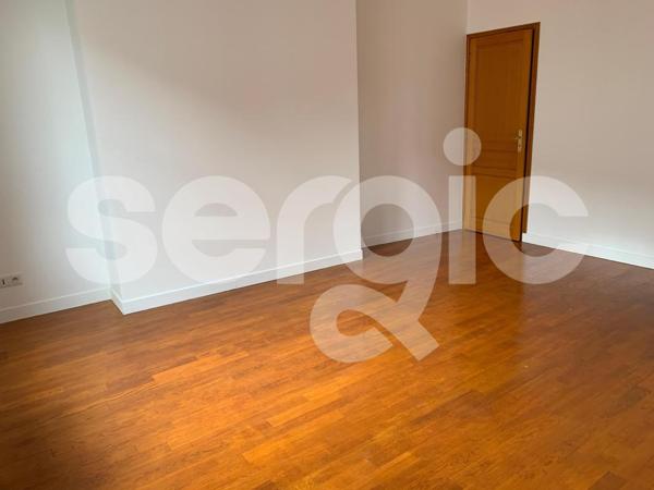 Location 1 Pieces 31 80000 Amiens 25 0372 01 0001