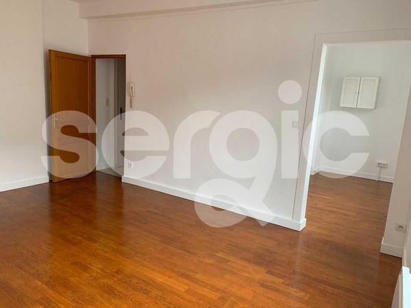 Location 1 Pieces 31 80000 Amiens 25 0372 01 0001