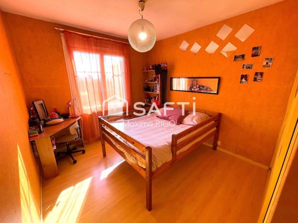 Maison en pierre avec dépendances et T2 Bis