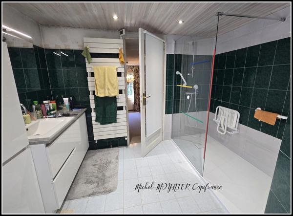À L’Argentière-la-Bessée, maison de caractère sur plus de 2 500 m² de terrain, volumes, annexes et vraie présence.