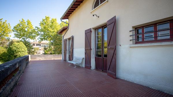 Mauvezin (32120) Exclusivité : Maison de + de 13 pièces, 8 chambres + 1 bureau,