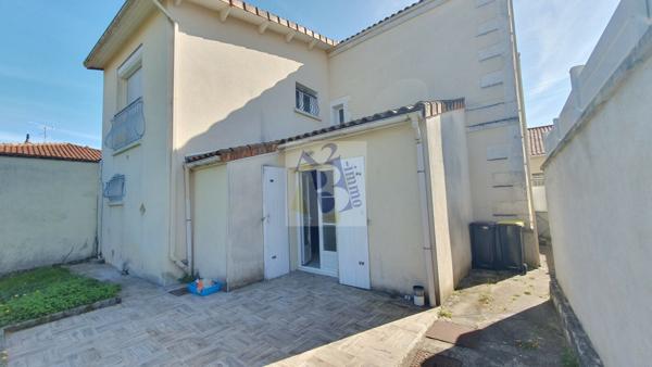 Vente maison de ville Soyaux (16800), 144.00m² avec 5 pièce(s) dont 3 chambre(s) sur 377.00m² de terrain. Agence Allard Brimeaud