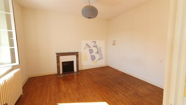 Vente maison de ville Soyaux (16800), 144.00m² avec 5 pièce(s) dont 3 chambre(s) sur 377.00m² de terrain. Agence Allard Brimeaud