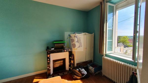 Vente maison de ville Soyaux (16800), 144.00m² avec 5 pièce(s) dont 3 chambre(s) sur 377.00m² de terrain. Agence Allard Brimeaud