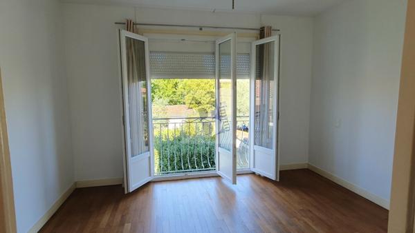 Vente maison de ville Soyaux (16800), 144.00m² avec 5 pièce(s) dont 3 chambre(s) sur 377.00m² de terrain. Agence Allard Brimeaud