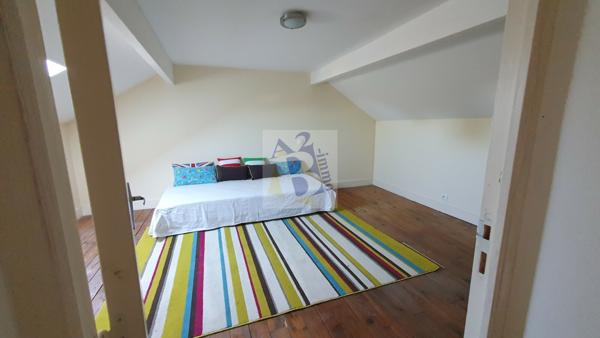 Vente maison de ville Soyaux (16800), 144.00m² avec 5 pièce(s) dont 3 chambre(s) sur 377.00m² de terrain. Agence Allard Brimeaud