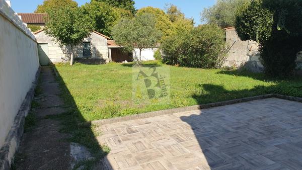 Vente maison de ville Soyaux (16800), 144.00m² avec 5 pièce(s) dont 3 chambre(s) sur 377.00m² de terrain. Agence Allard Brimeaud