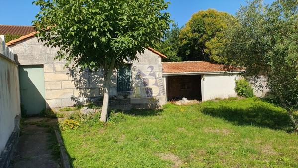 Vente maison de ville Soyaux (16800), 144.00m² avec 5 pièce(s) dont 3 chambre(s) sur 377.00m² de terrain. Agence Allard Brimeaud