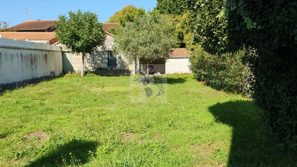 Vente maison de ville Soyaux (16800), 144.00m² avec 5 pièce(s) dont 3 chambre(s) sur 377.00m² de terrain. Agence Allard Brimeaud