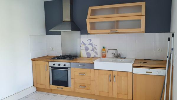 Vente maison de ville Soyaux (16800), 144.00m² avec 5 pièce(s) dont 3 chambre(s) sur 377.00m² de terrain. Agence Allard Brimeaud