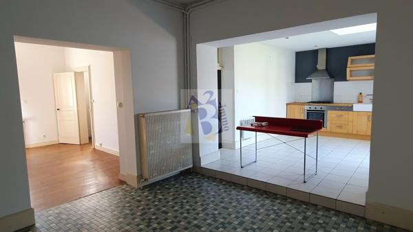 Vente maison de ville Soyaux (16800), 144.00m² avec 5 pièce(s) dont 3 chambre(s) sur 377.00m² de terrain. Agence Allard Brimeaud