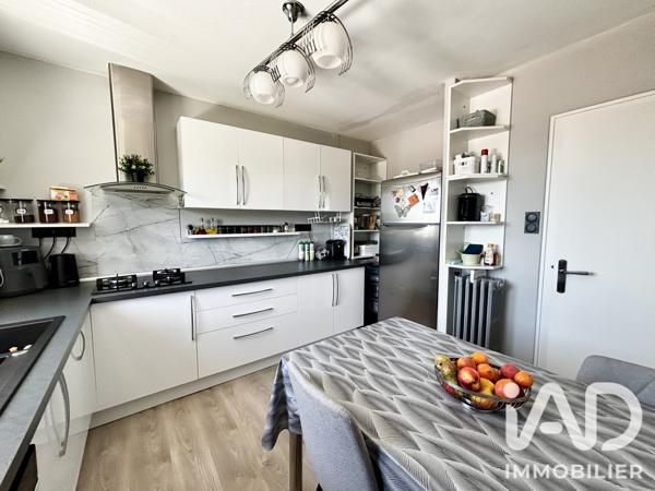 Maison à vendre 7 pièces 140 m² Le Chambon-Feugerolles
