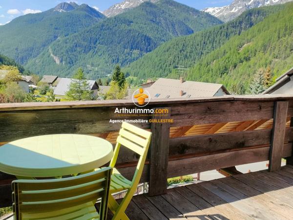 Vente                                                      Appartement
                        
                     3 pièces                      53 m2                     à Arvieux