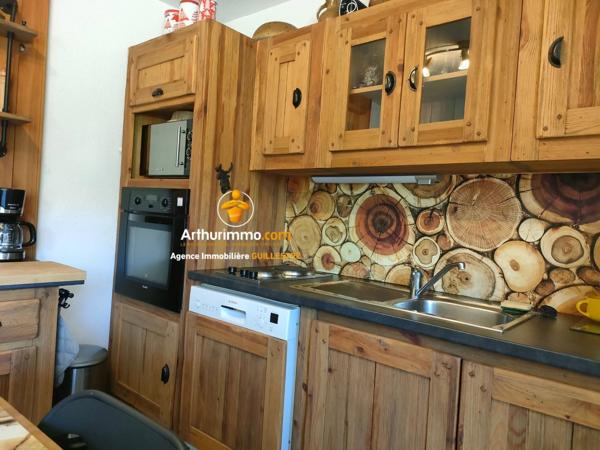 Vente                                                      Appartement
                        
                     3 pièces                      53 m2                     à Arvieux