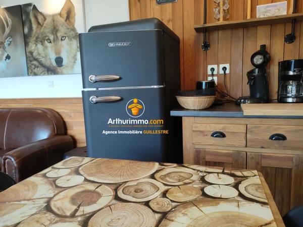 Vente                                                      Appartement
                        
                     3 pièces                      53 m2                     à Arvieux