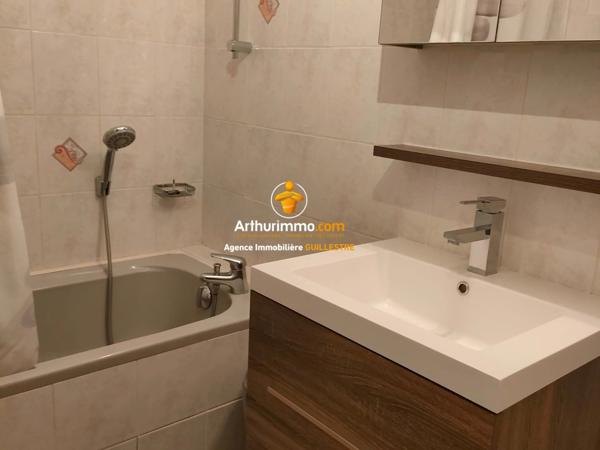 Vente                                                      Appartement
                        
                     3 pièces                      53 m2                     à Arvieux