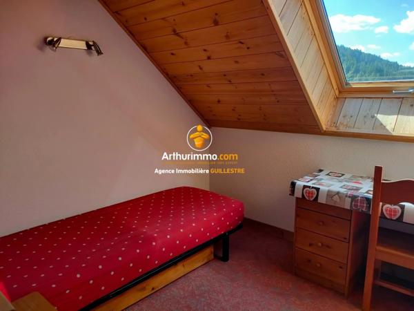Vente                                                      Appartement
                        
                     3 pièces                      53 m2                     à Arvieux