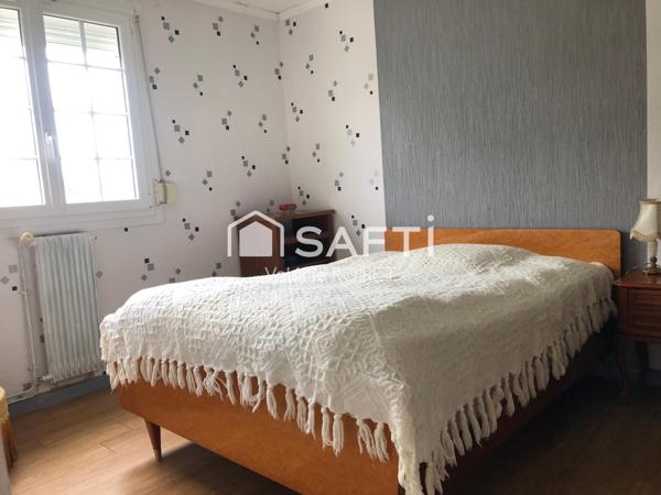 MAISON FAMILIALE 3 CHAMBRES AVEC GARAGE – PROCHE CENTRE-VILLE ET COMMERCE