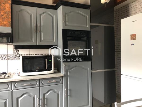 MAISON FAMILIALE 3 CHAMBRES AVEC GARAGE – PROCHE CENTRE-VILLE ET COMMERCE