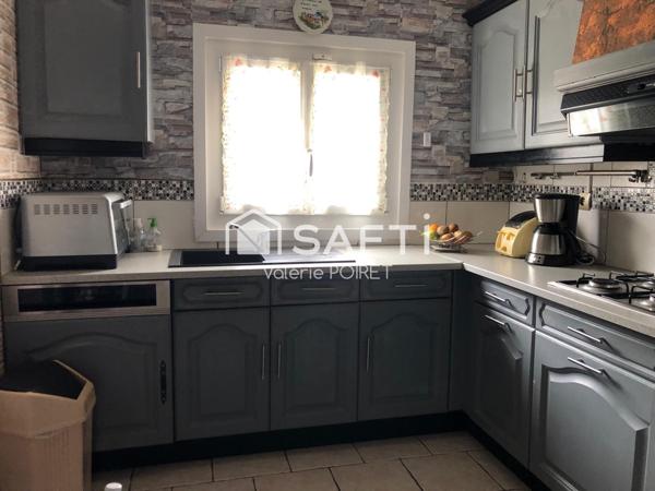 MAISON FAMILIALE 3 CHAMBRES AVEC GARAGE – PROCHE CENTRE-VILLE ET COMMERCE